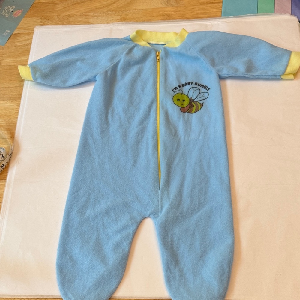 Infant lightweight vintage zip sleeper Blue and Yellow Baby One Piece, clean